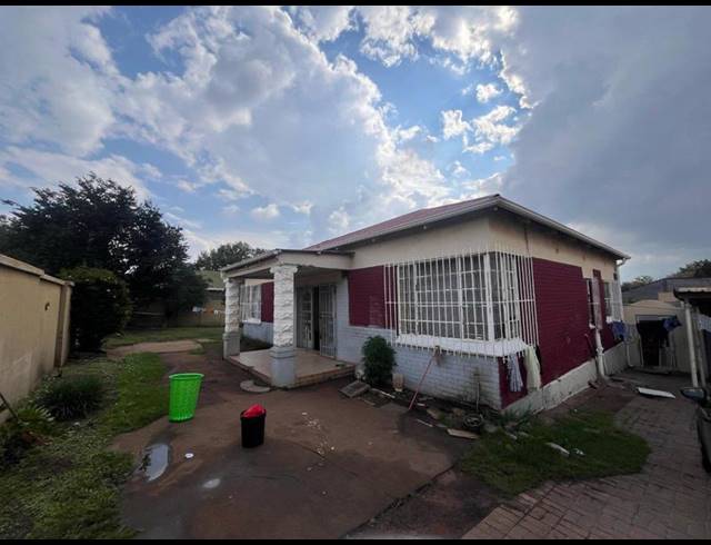 6 BEDROOM HOUSE FOR SALE IN THE HILL